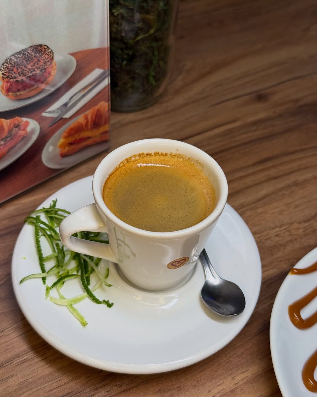 Xícara de espresso na mesa da Havanna Uberlândia Shopping
